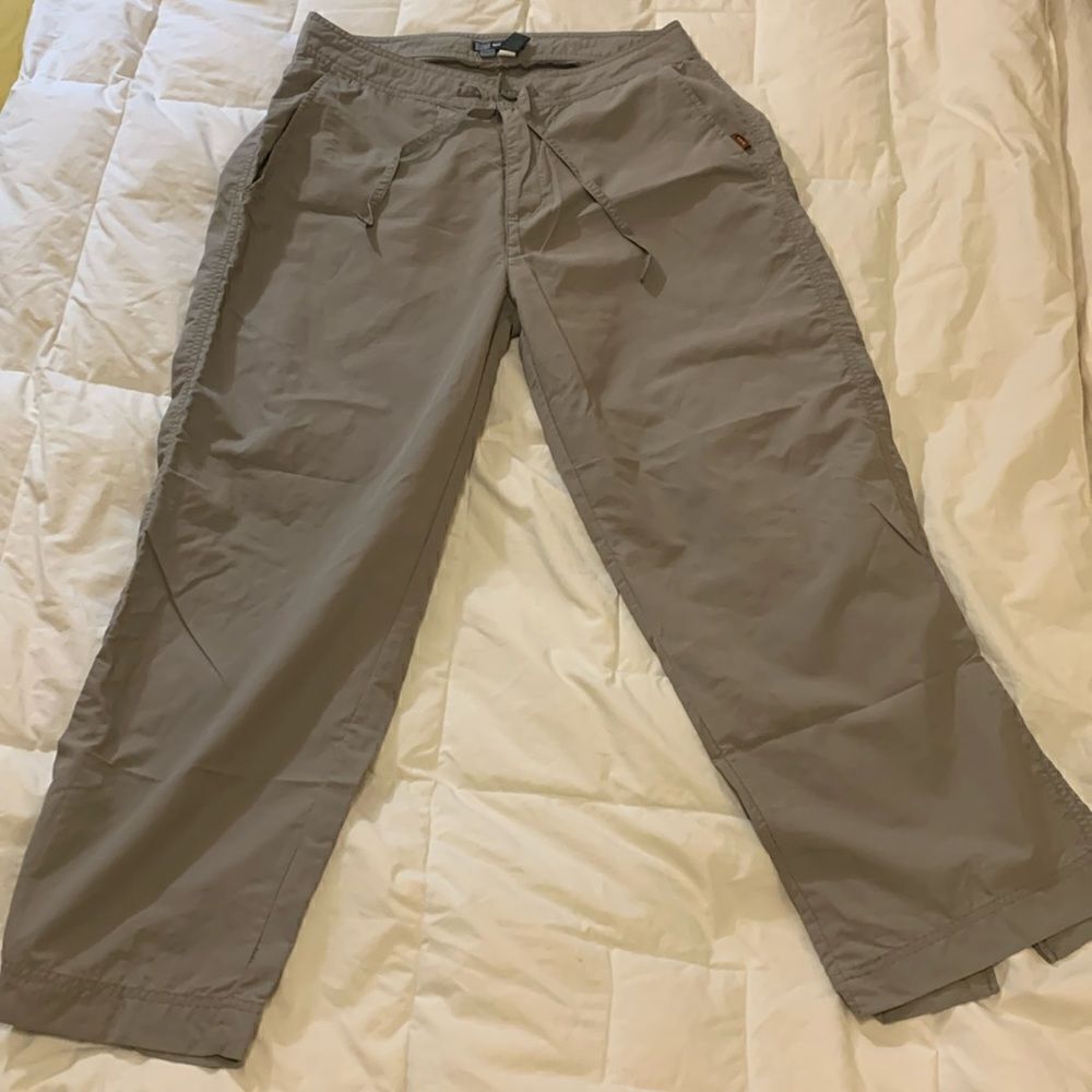 REI, capris, ladies size 10, great condition, UPF protection of 50, 💯 nylon